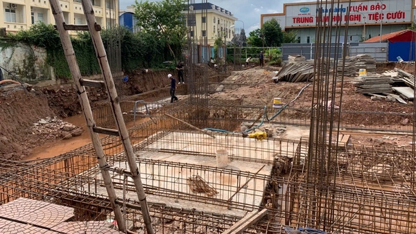 do-mong-nha-gap-troi-mua-co-tot-hay-khong 