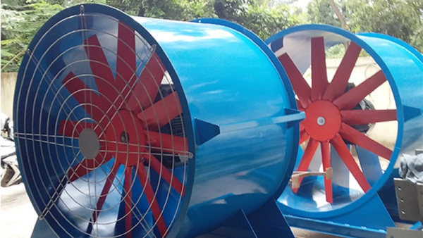 quat-thong-gio-huong-truc-dung-cho-nha-xuong-co-cong-suat-lon 