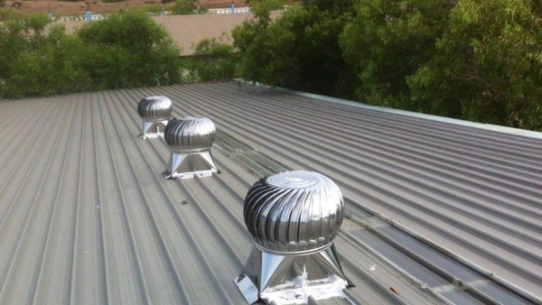 quat-thong-gio-lap-mai-tu-dong-cho-nha-xuong 