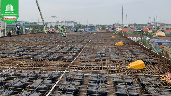 hieu-ro-uu-nhuoc-diem-de-quy-trinh-thi-cong-san-hop-nhua-dat-chat-luong-tot-nhat 