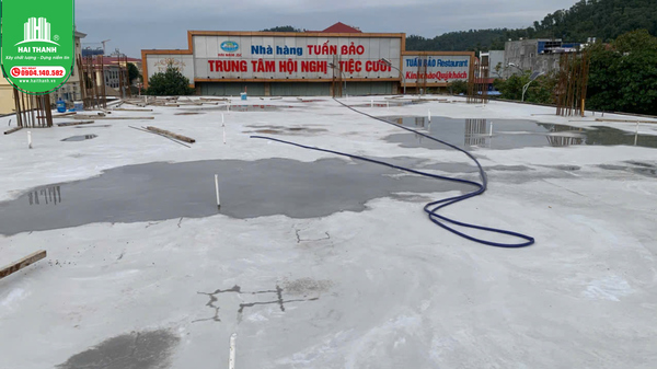 bom-nuoc-bao-duong-be-tong-san