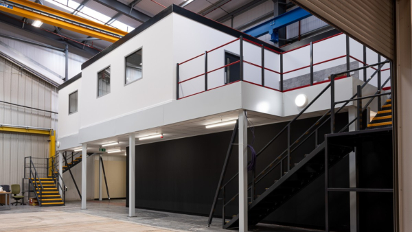 thiet-ke-van-phong-nha-xuong-can-tan-dung-toi-da-anh-sang-tu-nhien 