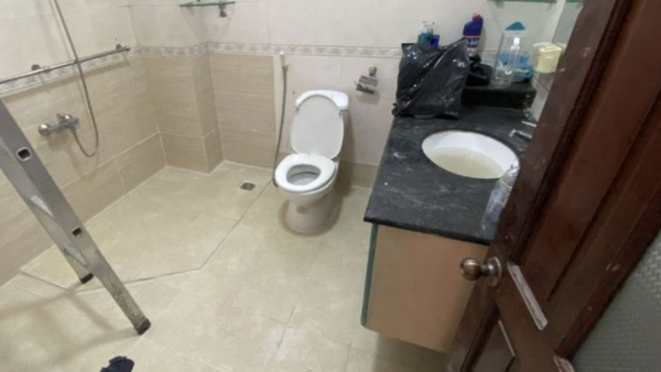 nha-ve-sinh-la-vi-tri-de-bi-ngam-nuoc-trong-nha-thuong-bi-bo-sot